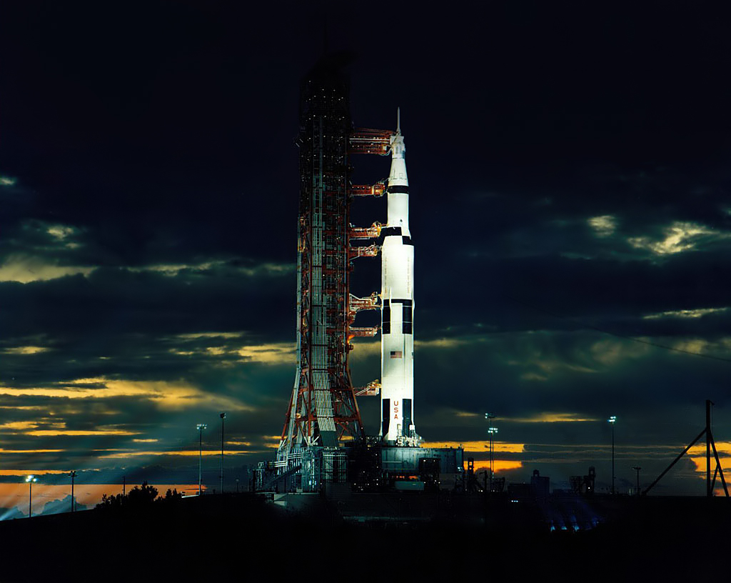 Robot, Episodio 111: Cohetes y Colchones Apollo_17_The_Last_Moon_Shot_Edit1